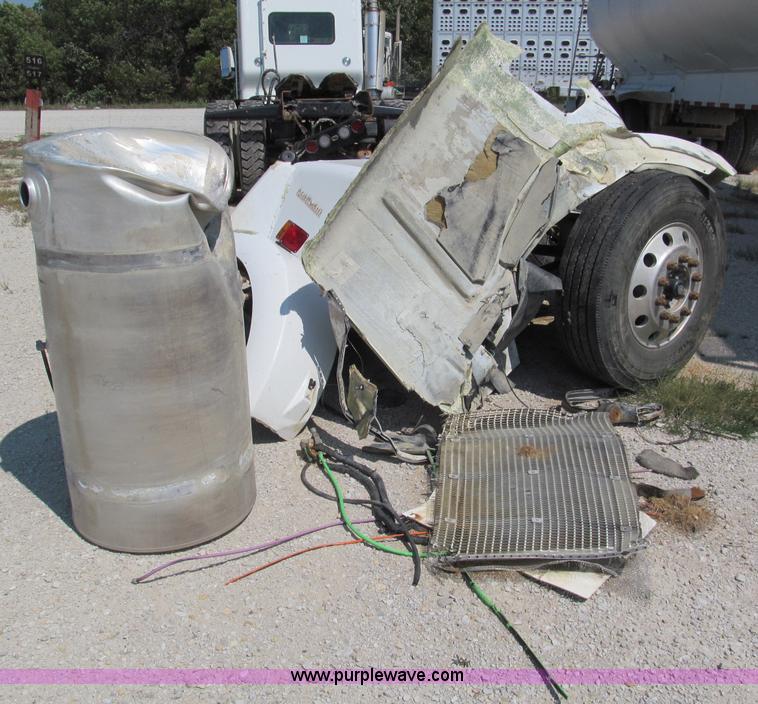 image for item E2095 2007 Kenworth T800 semi truck