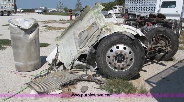 image for item E2095 2007 Kenworth T800 semi truck