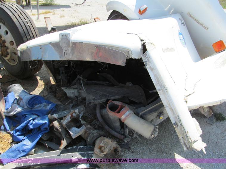 image for item E2095 2007 Kenworth T800 semi truck