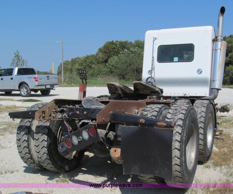 image for item E2095 2007 Kenworth T800 semi truck