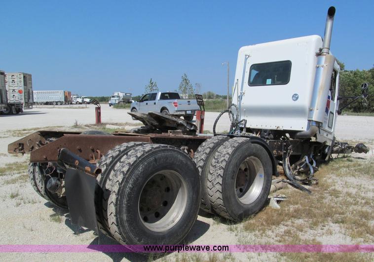 image for item E2095 2007 Kenworth T800 semi truck