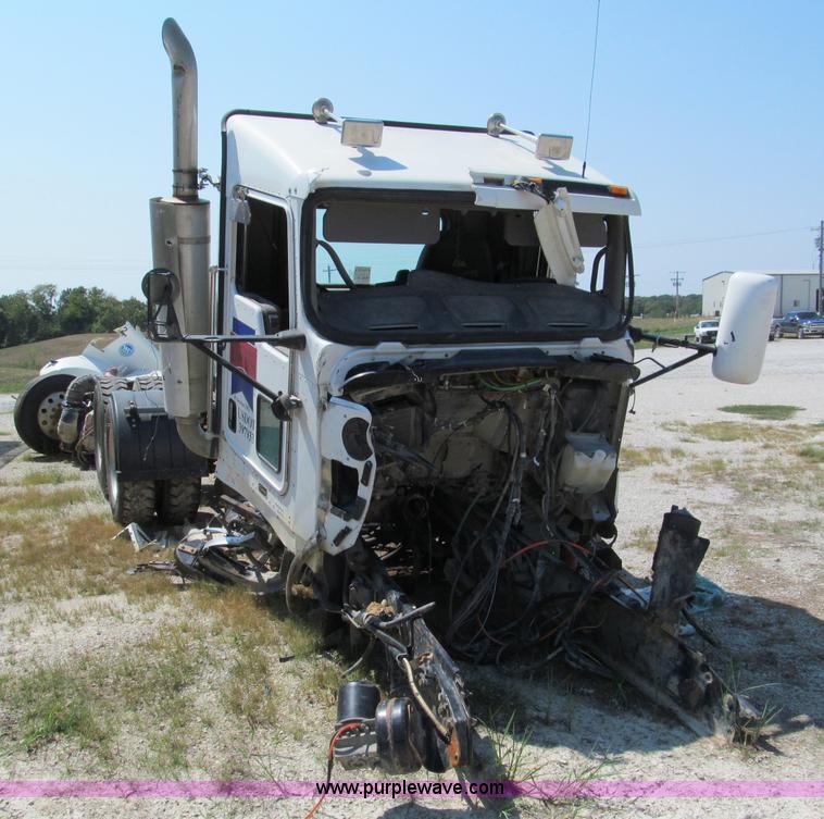 image for item E2095 2007 Kenworth T800 semi truck