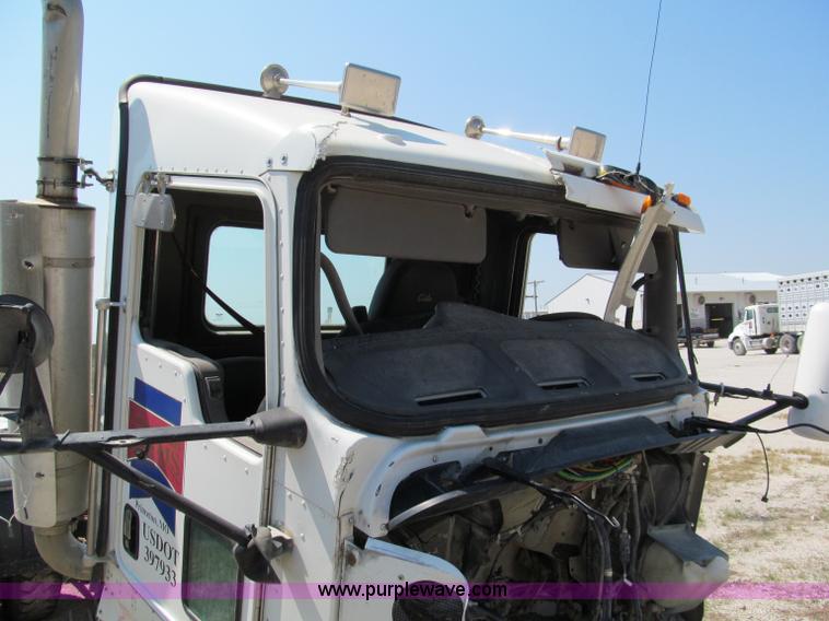 image for item E2095 2007 Kenworth T800 semi truck