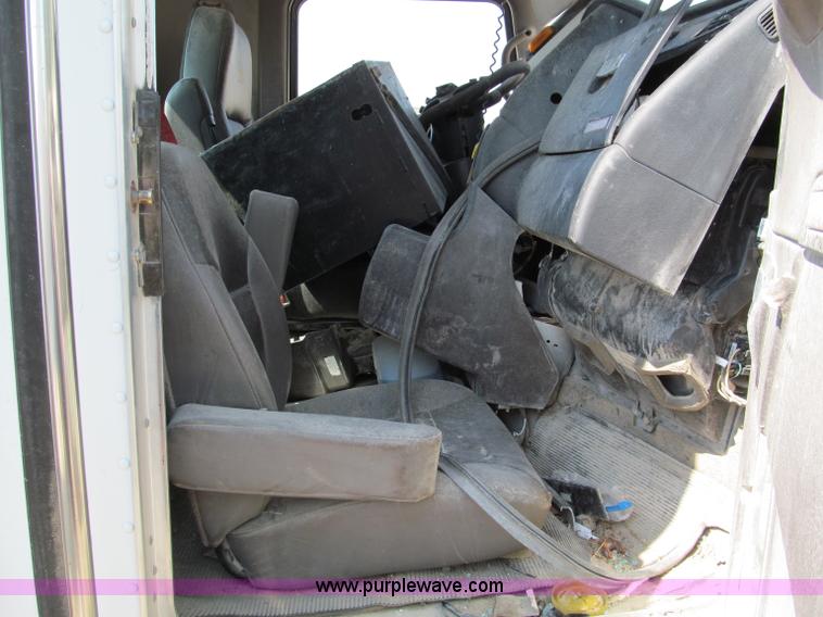 image for item E2095 2007 Kenworth T800 semi truck