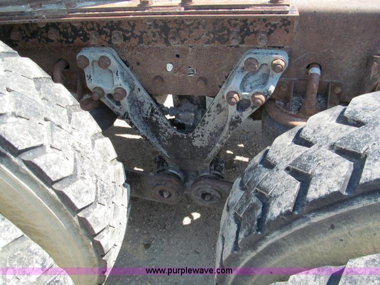 image for item E2095 2007 Kenworth T800 semi truck