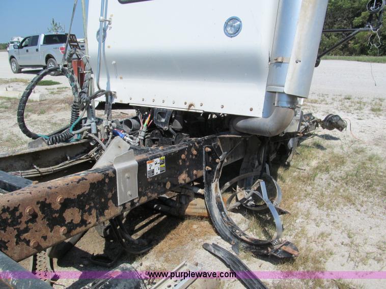 image for item E2095 2007 Kenworth T800 semi truck