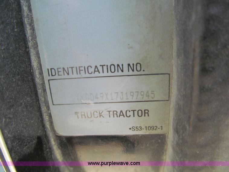 image for item E2095 2007 Kenworth T800 semi truck