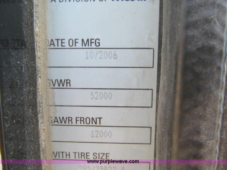 image for item E2095 2007 Kenworth T800 semi truck