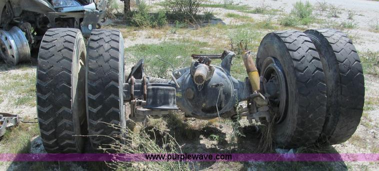 image for item E2098 2005 Freightliner Columbia CL120 semi truck