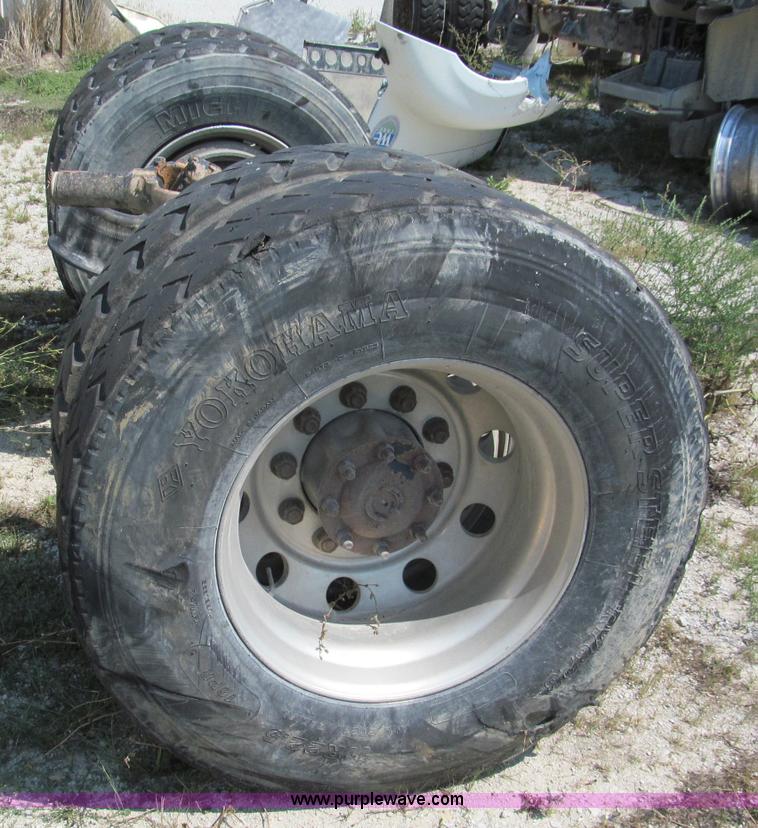 image for item E2098 2005 Freightliner Columbia CL120 semi truck