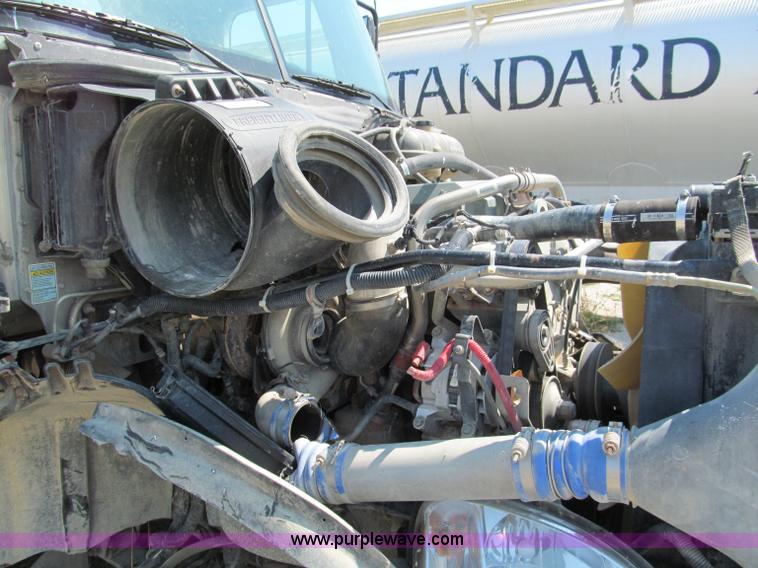 image for item E2098 2005 Freightliner Columbia CL120 semi truck