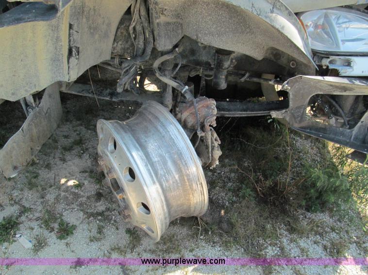 image for item E2098 2005 Freightliner Columbia CL120 semi truck