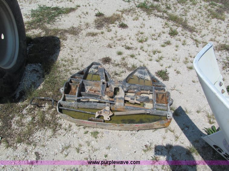 image for item E2098 2005 Freightliner Columbia CL120 semi truck