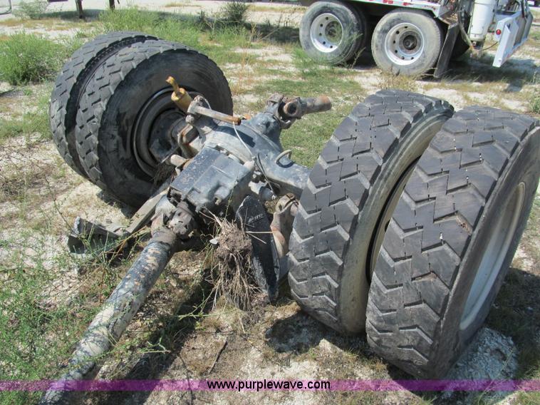 image for item E2098 2005 Freightliner Columbia CL120 semi truck