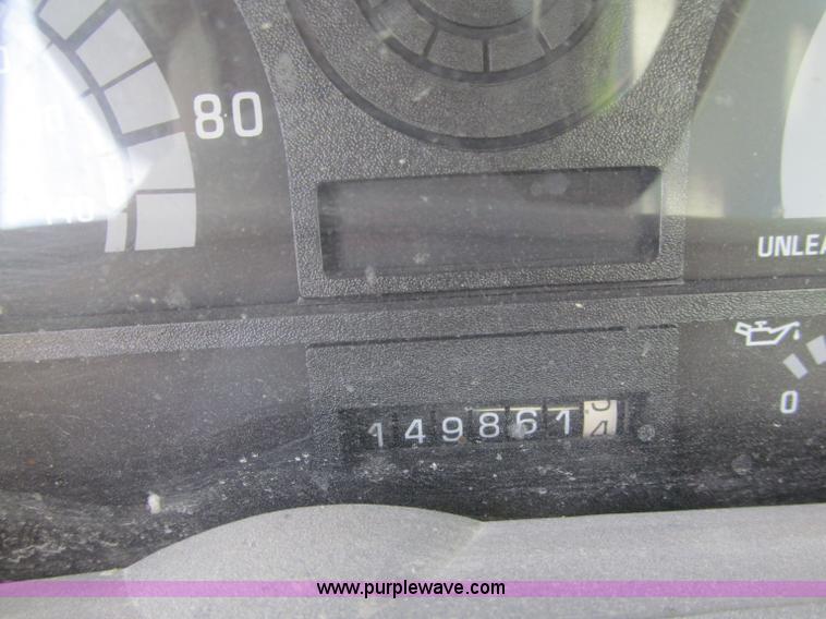 image for item E2101 1999 GMC C6500 box truck