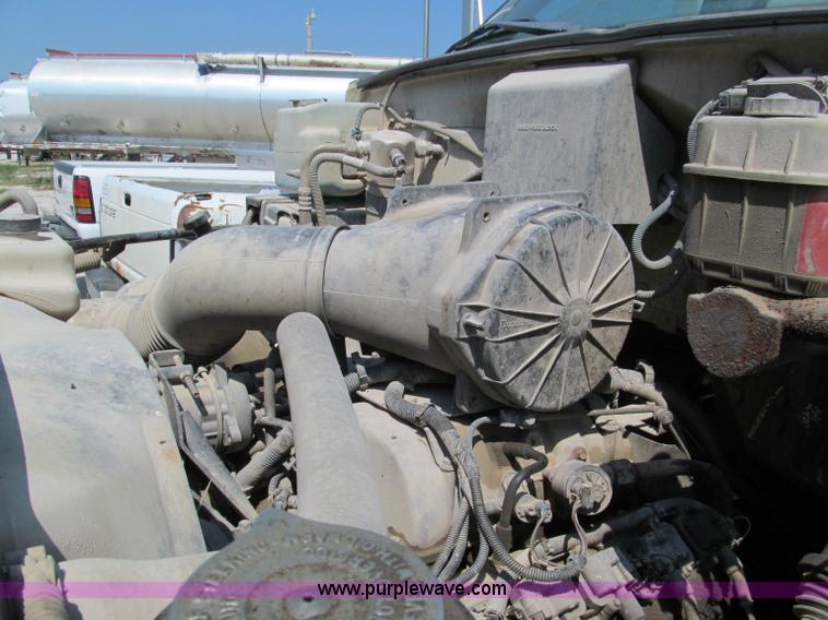 image for item E2101 1999 GMC C6500 box truck