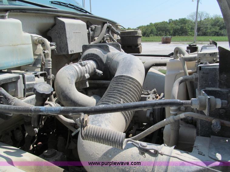 image for item E2101 1999 GMC C6500 box truck