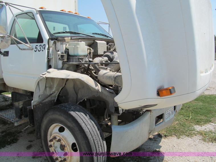 image for item E2101 1999 GMC C6500 box truck