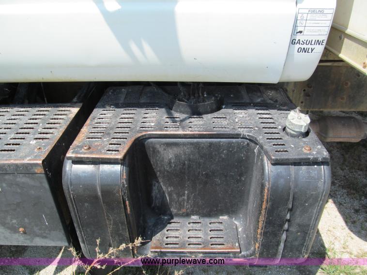 image for item E2101 1999 GMC C6500 box truck