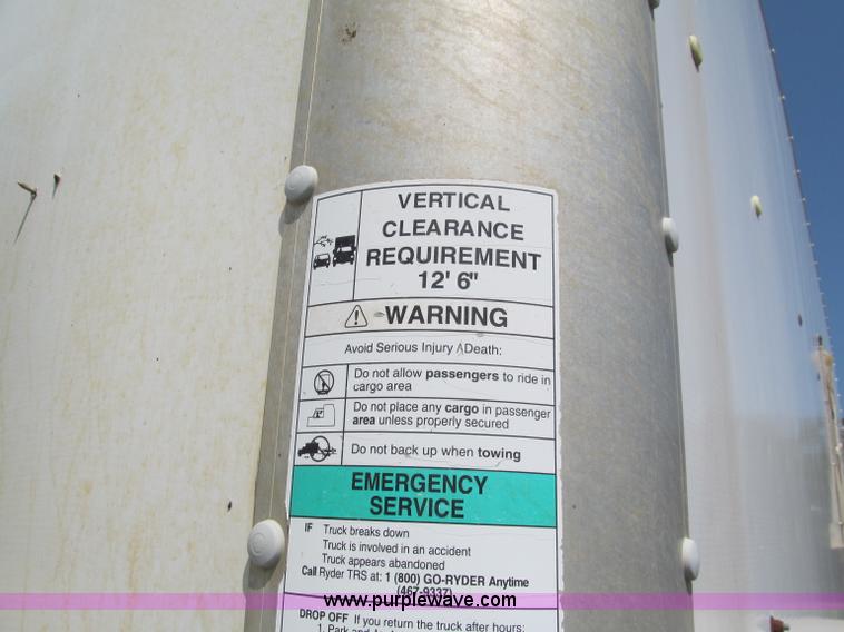 image for item E2101 1999 GMC C6500 box truck