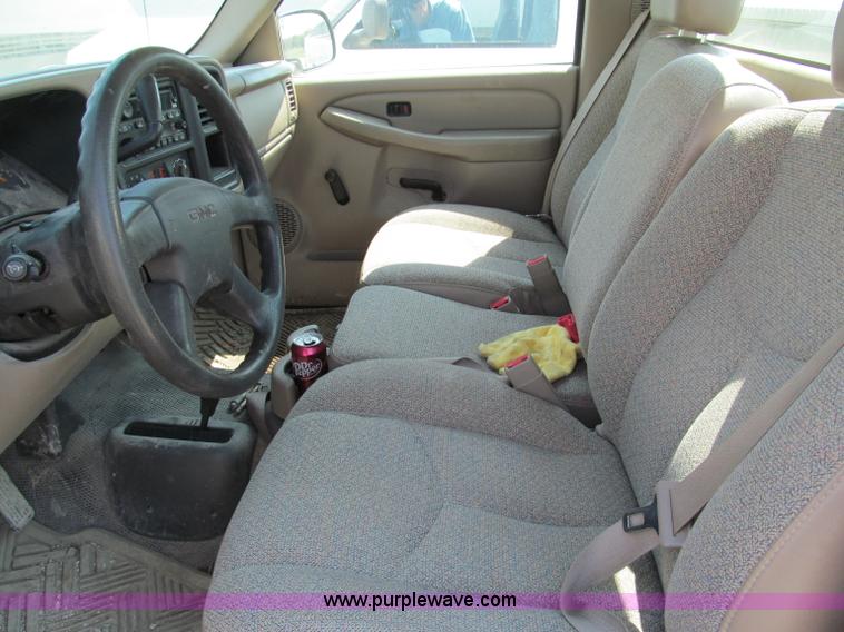 image for item E2103 2005 GMC Sierra K1500 pickup truck