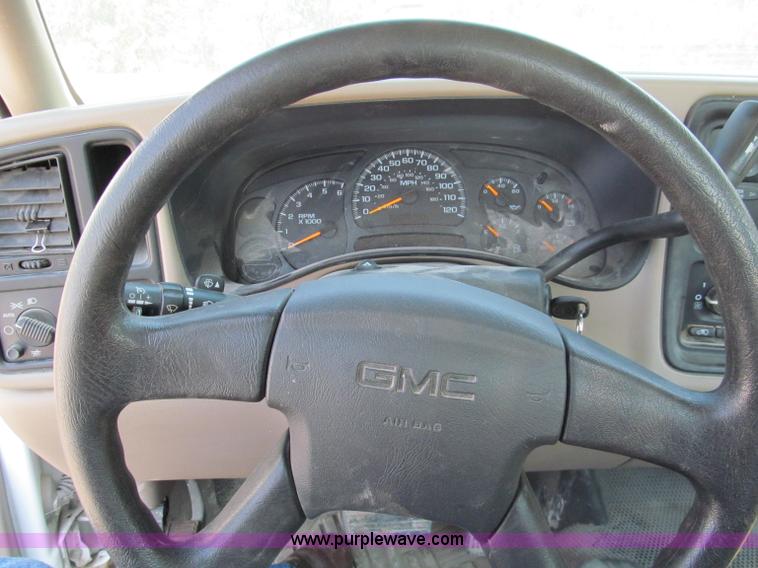 image for item E2103 2005 GMC Sierra K1500 pickup truck