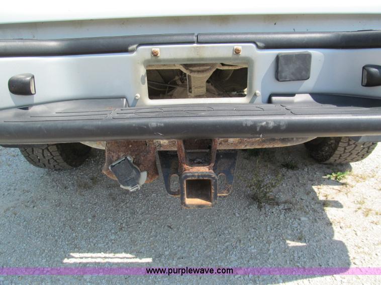 image for item E2103 2005 GMC Sierra K1500 pickup truck