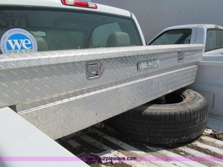 image for item E2103 2005 GMC Sierra K1500 pickup truck