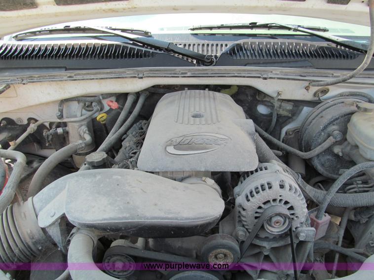 image for item E2103 2005 GMC Sierra K1500 pickup truck