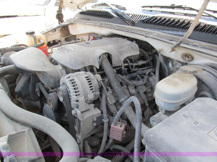 image for item E2103 2005 GMC Sierra K1500 pickup truck