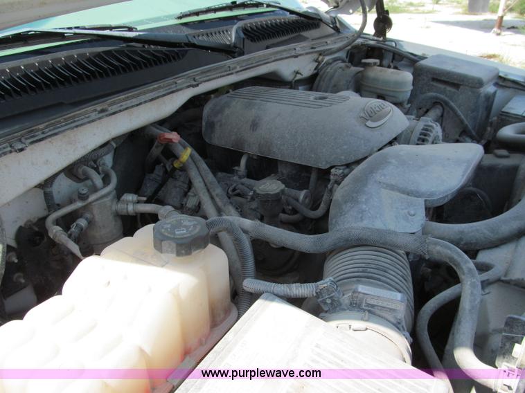 image for item E2103 2005 GMC Sierra K1500 pickup truck