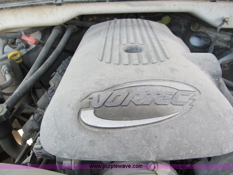 image for item E2103 2005 GMC Sierra K1500 pickup truck