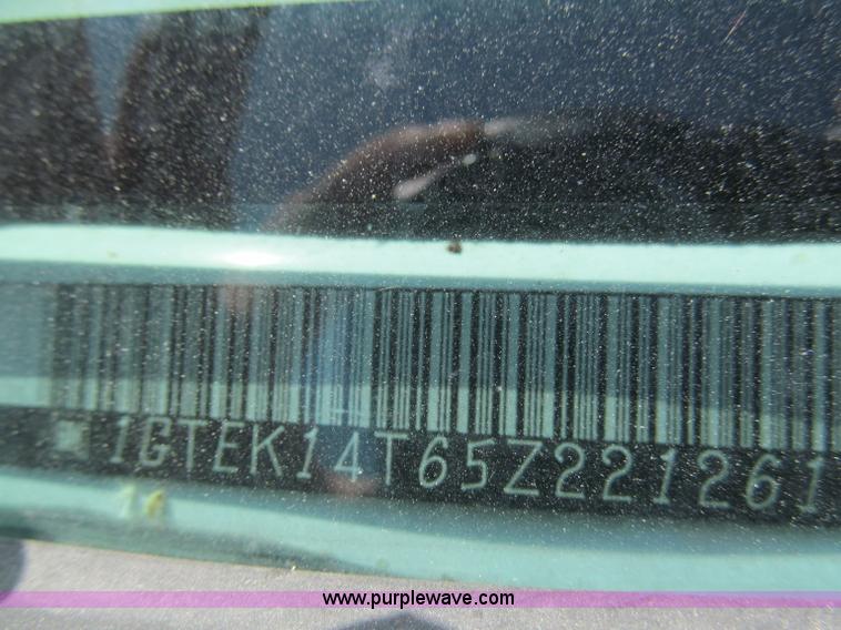 image for item E2103 2005 GMC Sierra K1500 pickup truck