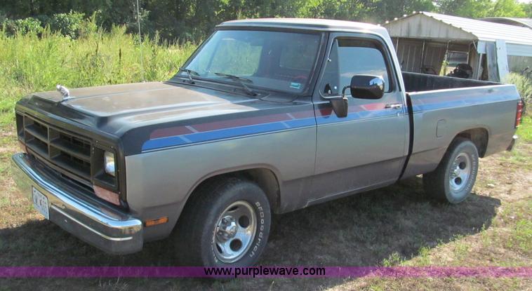 image for item E2141 1988 Dodge Ram D150 pickup truck