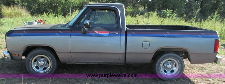 image for item E2141 1988 Dodge Ram D150 pickup truck