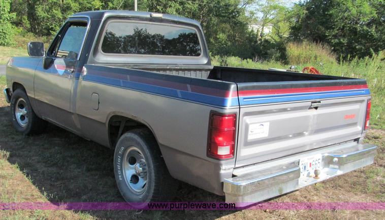 image for item E2141 1988 Dodge Ram D150 pickup truck
