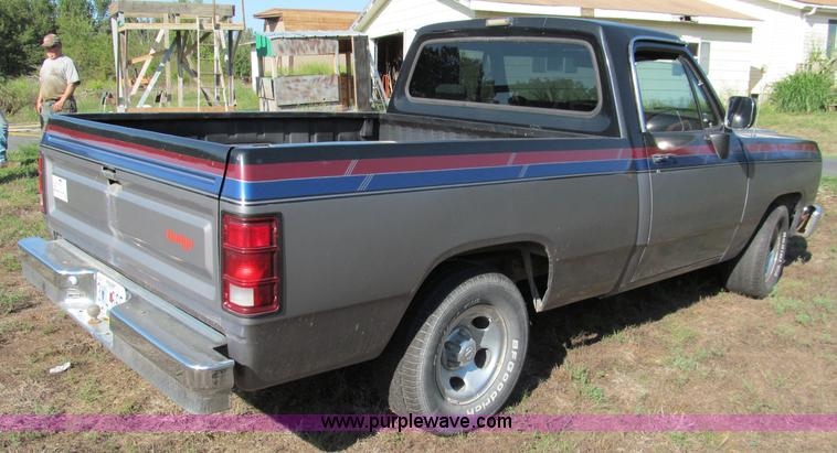 image for item E2141 1988 Dodge Ram D150 pickup truck