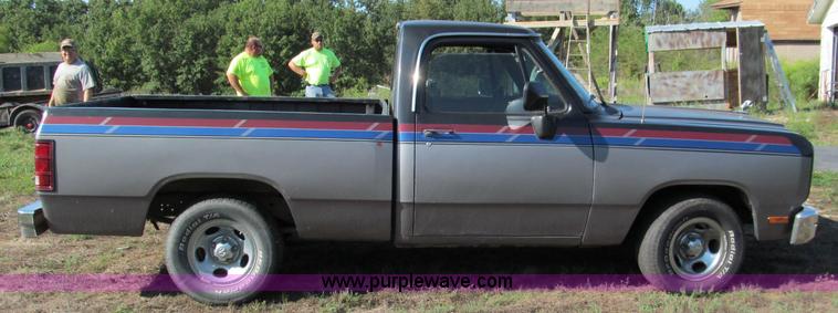 image for item E2141 1988 Dodge Ram D150 pickup truck