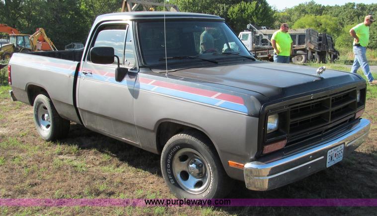image for item E2141 1988 Dodge Ram D150 pickup truck