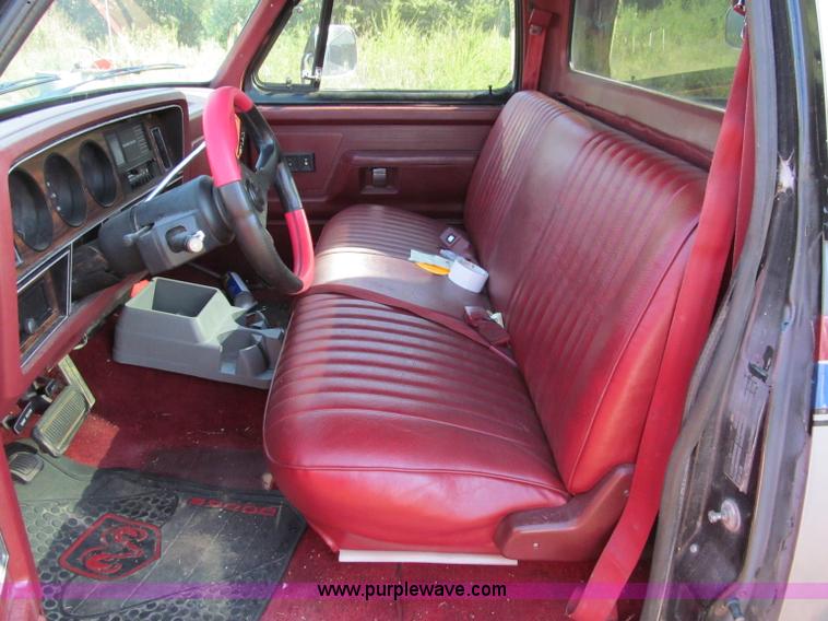 image for item E2141 1988 Dodge Ram D150 pickup truck
