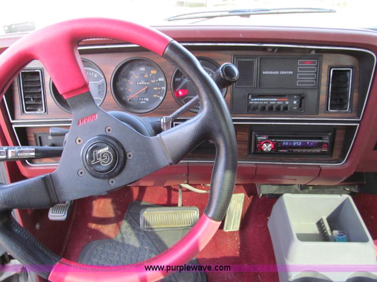 image for item E2141 1988 Dodge Ram D150 pickup truck