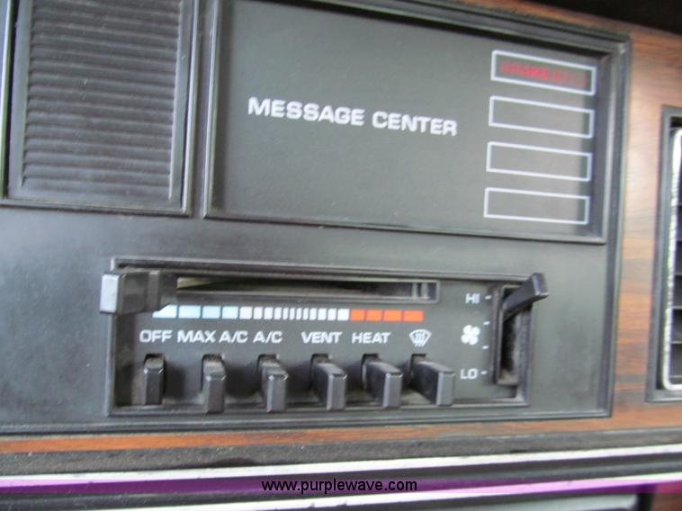 image for item E2141 1988 Dodge Ram D150 pickup truck