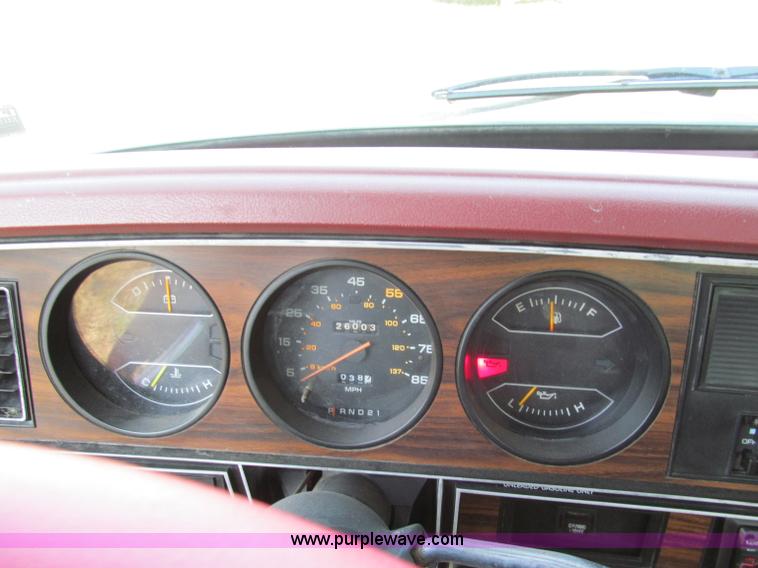 image for item E2141 1988 Dodge Ram D150 pickup truck