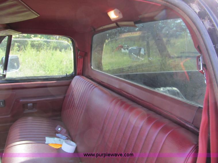 image for item E2141 1988 Dodge Ram D150 pickup truck