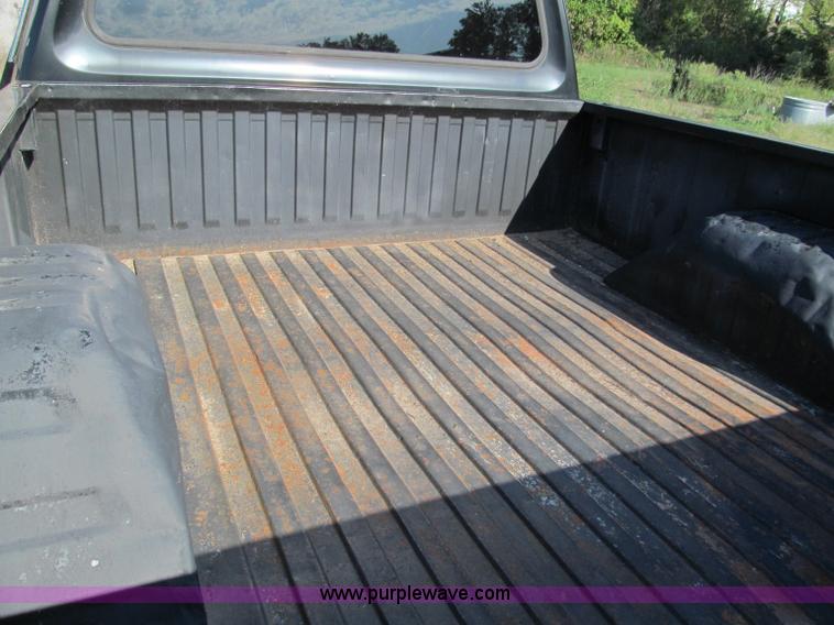 image for item E2141 1988 Dodge Ram D150 pickup truck