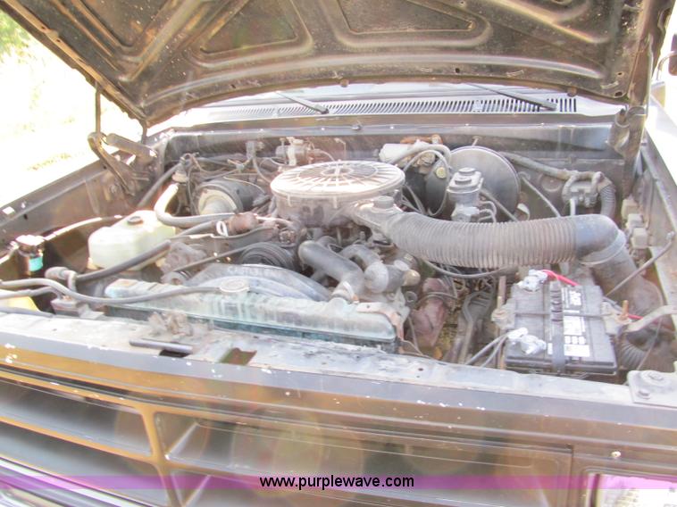 image for item E2141 1988 Dodge Ram D150 pickup truck