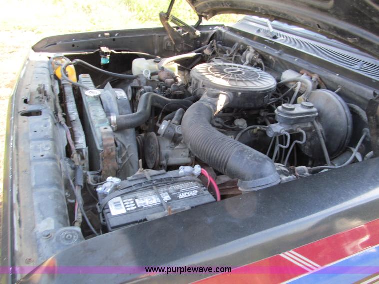 image for item E2141 1988 Dodge Ram D150 pickup truck