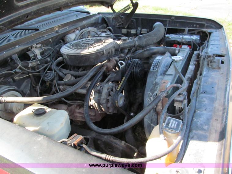 image for item E2141 1988 Dodge Ram D150 pickup truck
