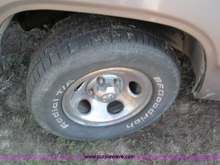 image for item E2141 1988 Dodge Ram D150 pickup truck