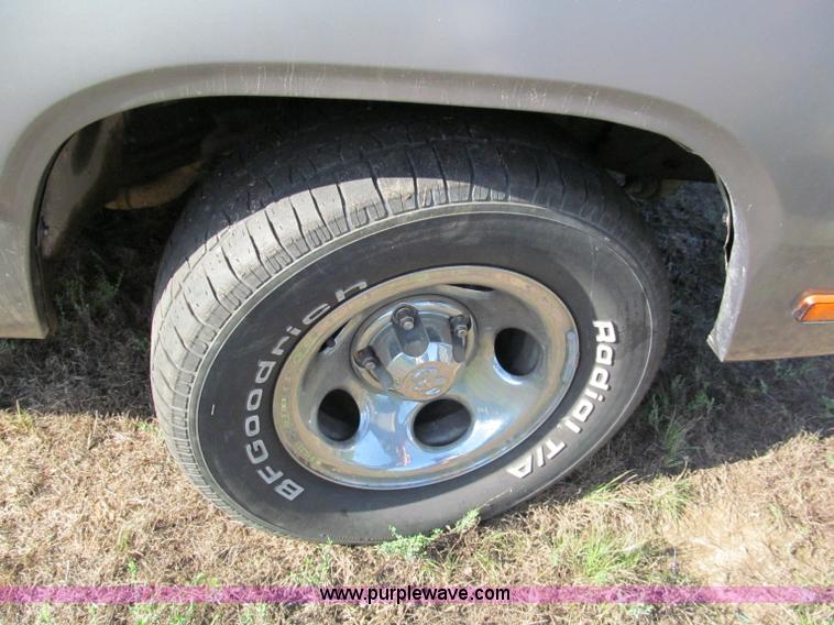 image for item E2141 1988 Dodge Ram D150 pickup truck